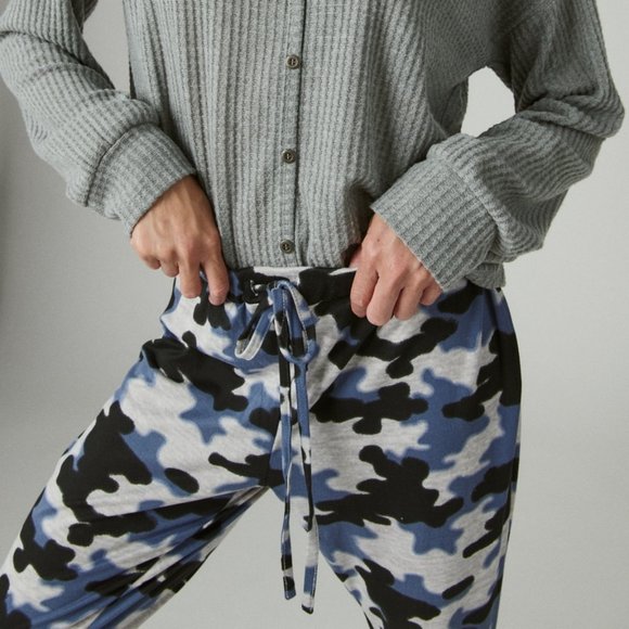 Lucky Brand Button Up Pullover Camo Sleep Set / NWT / Size M - Picture 4 of 11